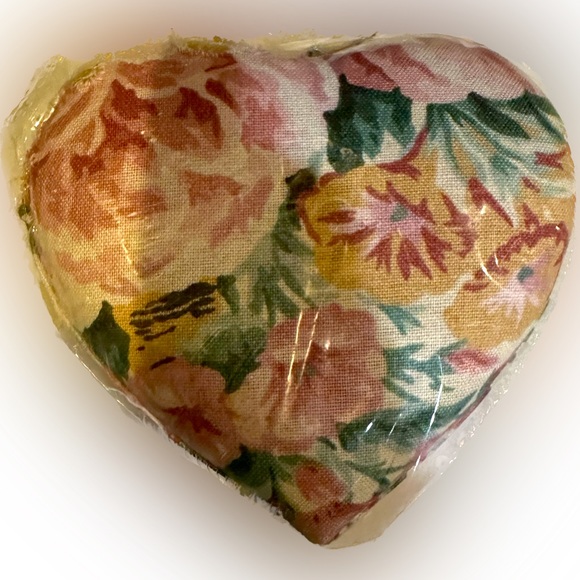 VTG 80’s PADDED VICTORIAN ROSE HEART BOX FLAWED CREAM PIINK GREEN VALENTINE LOVE - Picture 5 of 8